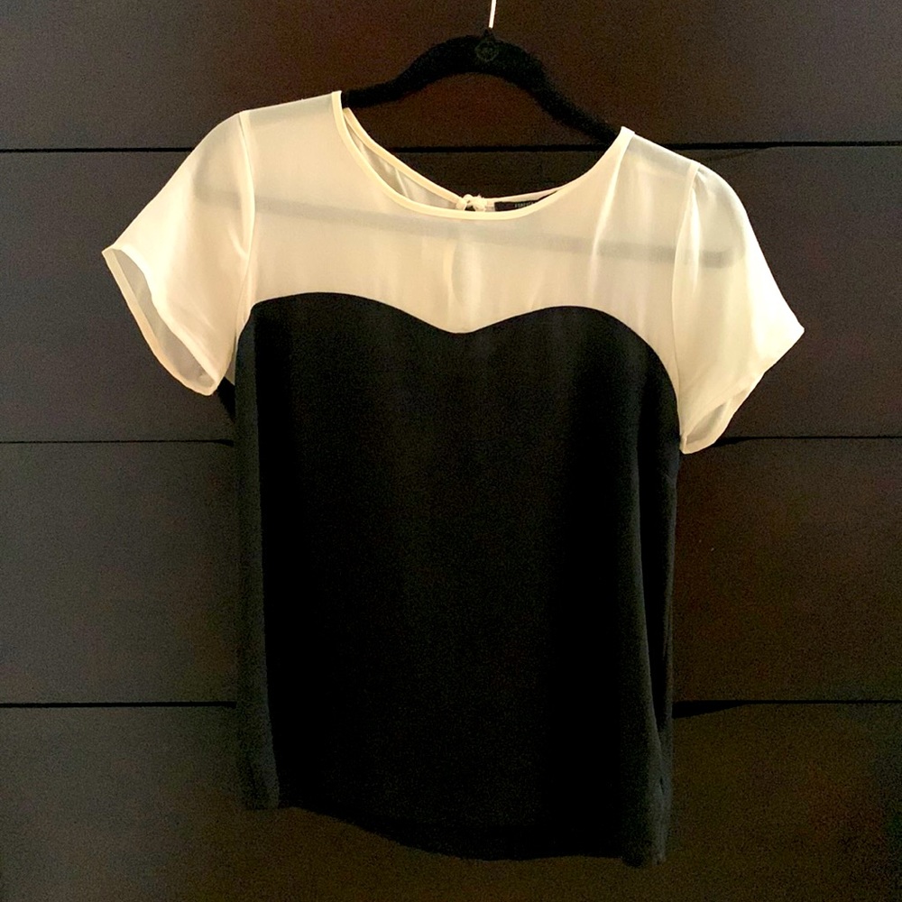 Black and white sheer forever 21 relaxed fit tee, size M